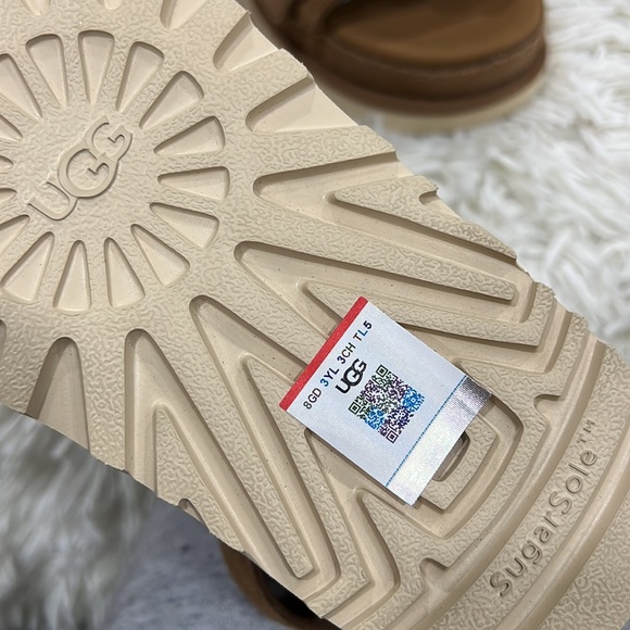 UGG Women's Goldenstar Sandal - Chestnut - Picture 8 of 9